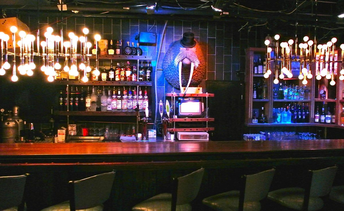 Cecilia’s Cocktail Bar & Nightclub